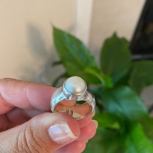 Ring with pearl